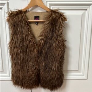 2b Bebe Faux Fur Women Vest in Camel size M